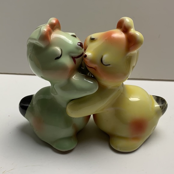 1950's Van Tellingen Green Yellow Bunny Rabbit Hug Salt Pepper Shakers Set HTF - Picture 6 of 6